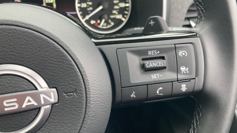 Nissan Qashqai 1.3 DiG-T MH 158 Acenta Premium 5dr Xtronic Petrol Hatchback